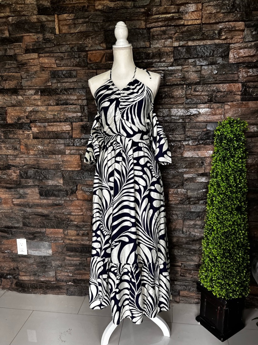 Lucy Paris Navy and White Tropical-Print Maxi Dress - Picture 3 of 12